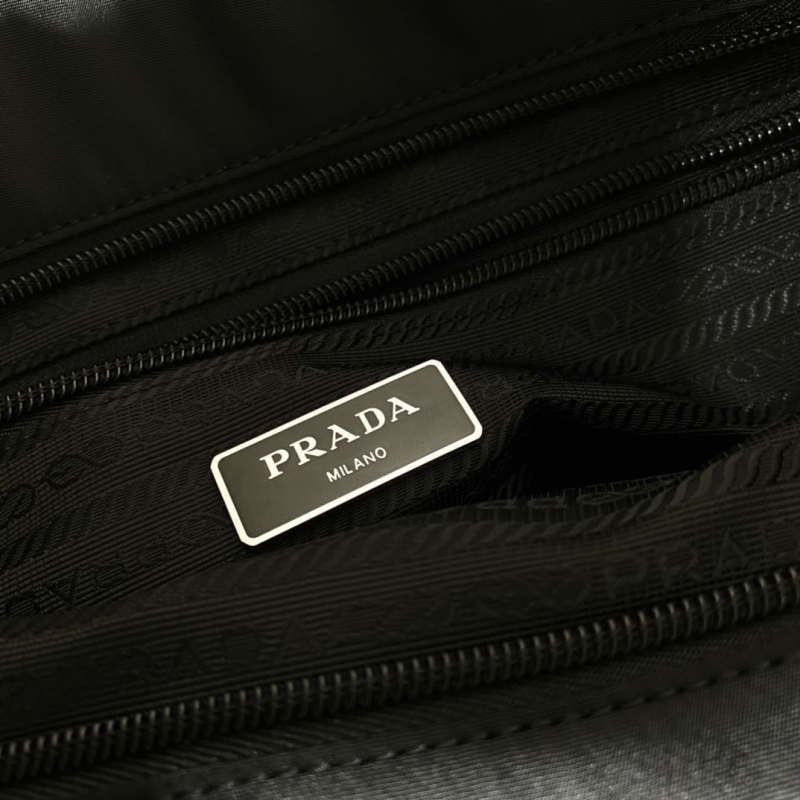 Pra*a tote bags